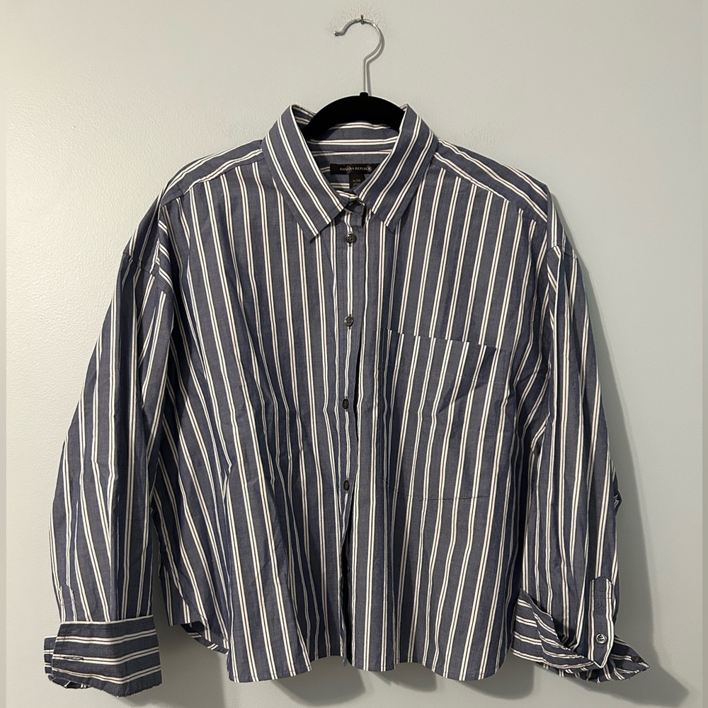 Banana Republic Boxy cropped shirt in size XL. New with tags